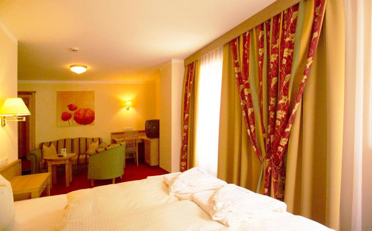סן אנטון Hotel Montana מראה חיצוני תמונה