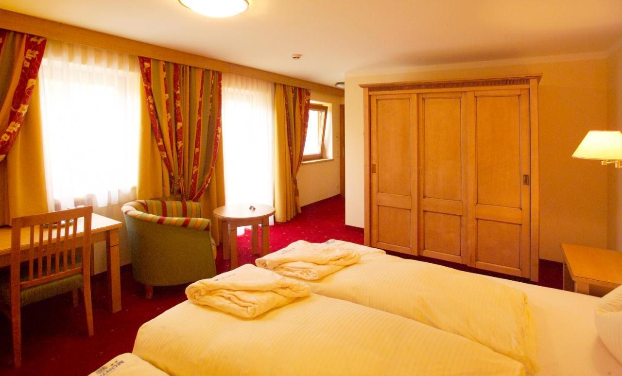 סן אנטון Hotel Montana מראה חיצוני תמונה